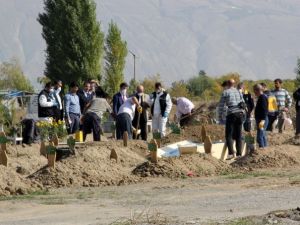 Yeşil’e ait olduğu düşünülen mezar açıldı