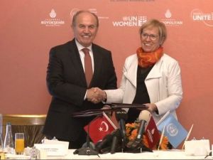 İstanbul renklerle kadına şiddete ‘dur’ diyecek