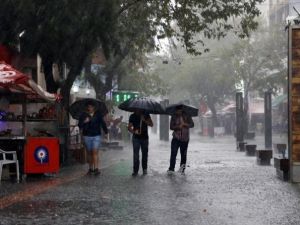 Eğitim-öğretime yağmur engeli