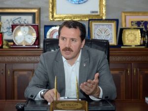 Sendikacılık dersi verdi: Esnafın camı, kaldırımın taşı...