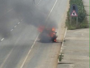 Trabzon'da araç bir anda alev aldı!