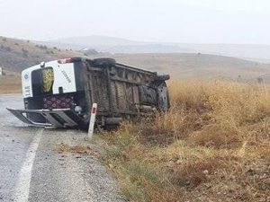 Okul servisi devrildi: 16 yaralı