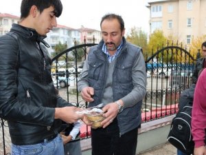 Aziziye’den Vatandaşa Aşure İkramı…