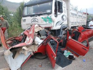 Paramparça oldu: 2 ölü