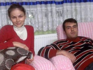 Evi terk eden eşini öldürdü