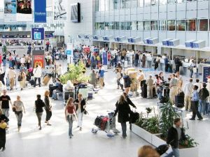 Uçan yolcu sayısı arttı