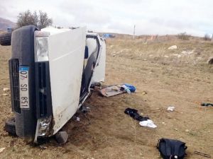 Otomobil tarlaya uçtu: 1 ölü, 6 yaralı