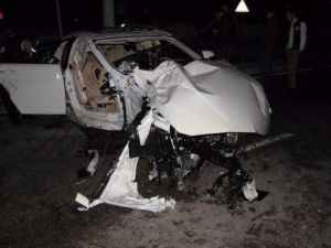 Lüks araç paramparça oldu: 1 ölü, 3 yaralı