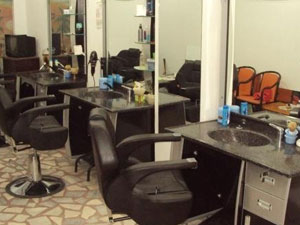 Trabzonlu berber geçmişe geleceğe aktarıyor!