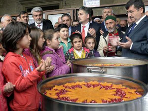Cumhurbaşkanlığından Trabzon'da vatandaşlara aşure ikramı