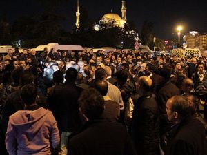 Serviscilerden plaka eylemi