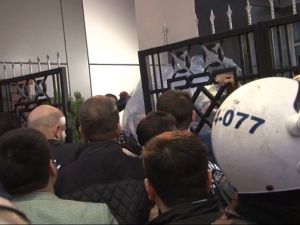 İpek Medyaya girişe izin vermeyen gruba müdahale