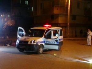 Kaçarken polise el bombası attılar