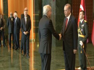 Tebrikleri kabul etti