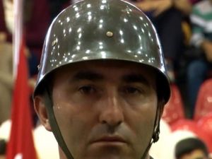 Şiir okunurken gözyaşlarına güçlükle hakim oldu