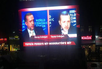 MHP'nin meydandaki led ekranı olay oldu!