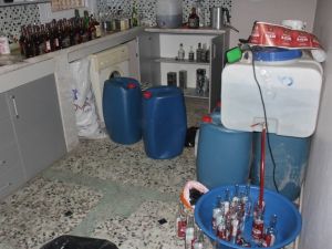 Adana’da sahte içki imalathanesi ortaya çıkartıldı