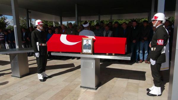 Gözyaşlarıyla son yolculuğuna çıktı