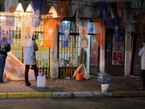 AK Parti seçim bürosuna molotoflu saldırı!