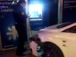 Ehliyetsiz sürücü banka ATM’sini yerinden söktü
