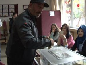 Ünlü komedyen oy kullandı