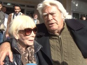 Cüneyt Arkın eşiyle birlikte oy kullandı