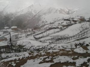 Yaylalar beyaza büründü