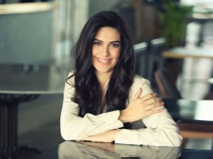 Bergüzar Korel albüm çıkarıyor!