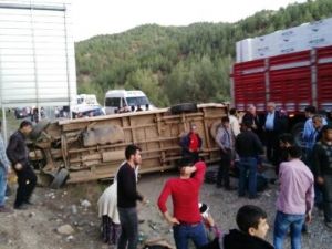 Yolcu minibüsü devrildi: 10 yaralı