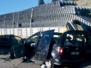 TIR’ın altına girdi: 2 ölü, 2 ağır yaralı