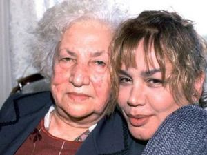 Annesi taburcu edildi