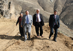 Manastırın yolu yapılıyor