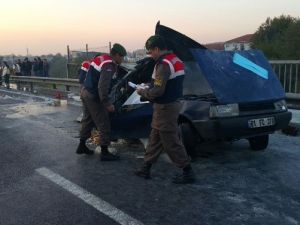 TIR’ın biçtiği otomobilden çıkamadılar: 2 ölü