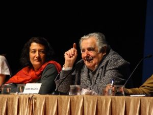 "Dünyaya sadece çalışmaya değil mutlu olmaya geldik"