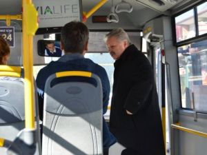 Vali tebdili kıyafet yapıp otobüse bindi