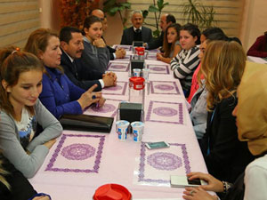 Sosyal ağdaki davet üzerine öğrencilerle buluştu