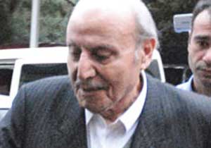 Çarşı, Hüseyin Üzmez'e karşı