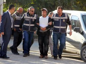 Eşini ve kardeşini öldürdü !