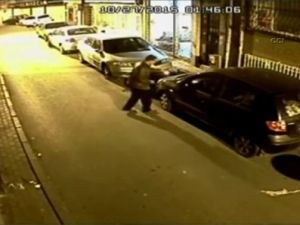 Araçları böyle yaktı !