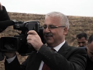 Vali çekti, muhabir dikti