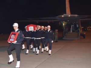 Şehit polisin naaşı Trabzon’a getirildi