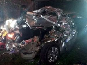 Otomobil tenekeye döndü: 1 ölü 2 yaralı!