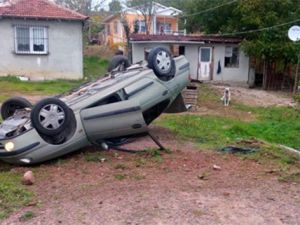 Otomobil takla attı, 4 öğrenci yaralandı