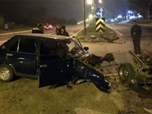 Paramparça olan otomobilden yara almadan çıktılar