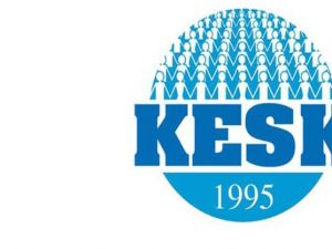 Terör saldırısında hayatını kaybedenleri Ankara Garı önünde andı