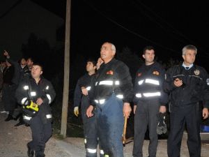 Metruk bina kamyonetin üzerine çöktü