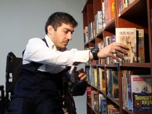 Hayalini sayfalara döktü, roman yazdı