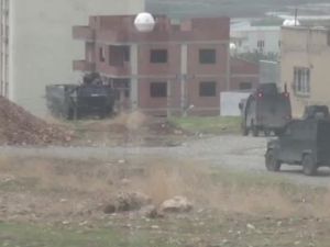 Öğrenciler çatışmalar nedeniyle bodrumda mahsur kaldı