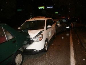 Kar yağdı 12 araç birbirine girdi