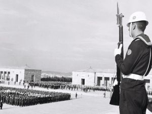 1966 ve 1968’den Anıtkabir karaleri